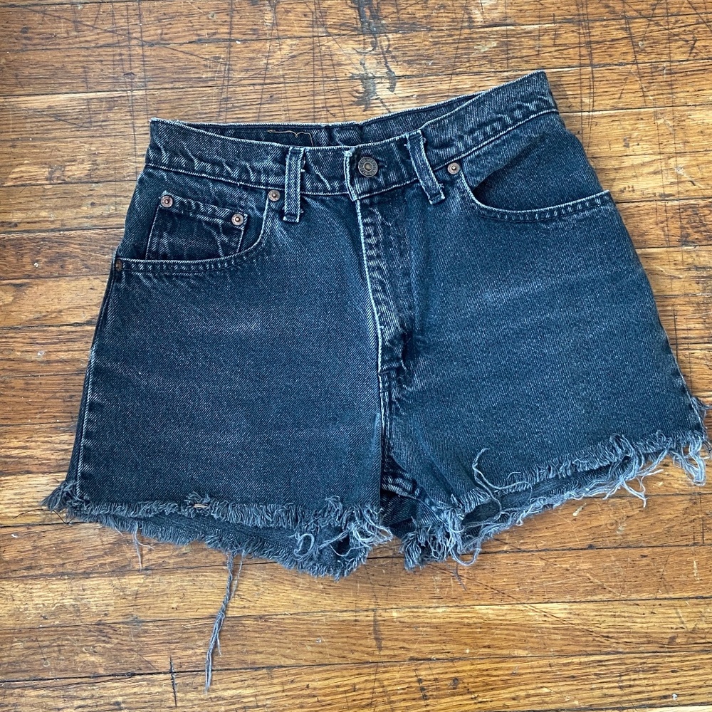 vintage black cut off Levi’s